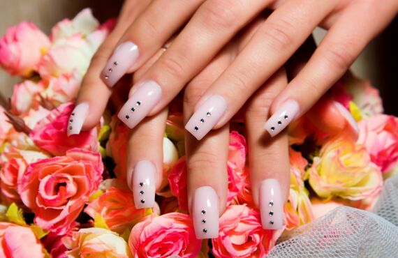ピンク爪でモテカワトレンドカラーに | 岡山の駅近ネイルサロン nail&eyelash More Moon【モアムーン】